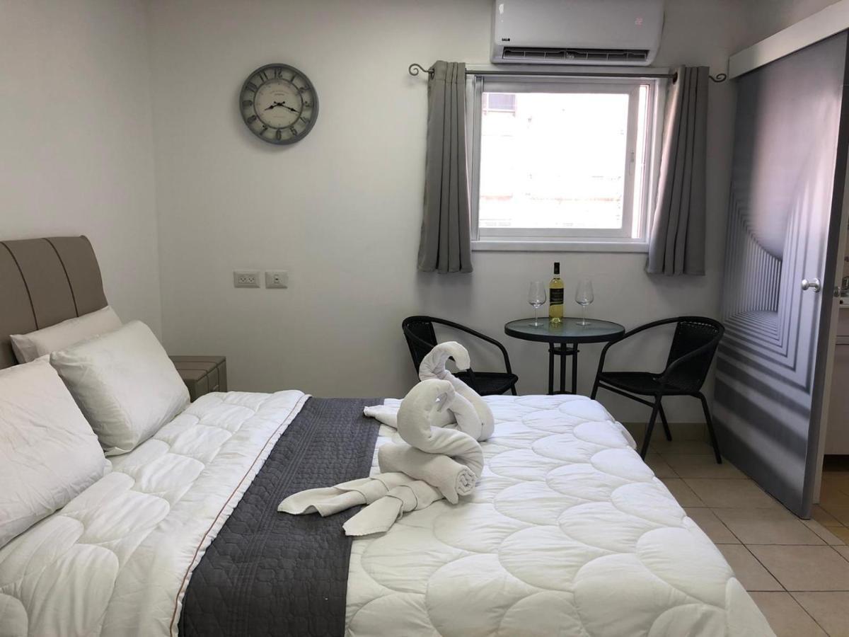 Hotel Room Service Bat Yam Εξωτερικό φωτογραφία
