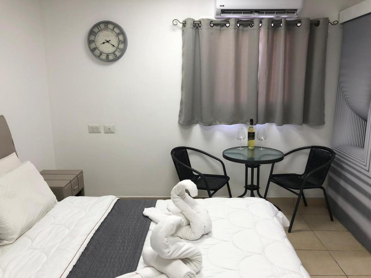 Hotel Room Service Bat Yam Εξωτερικό φωτογραφία