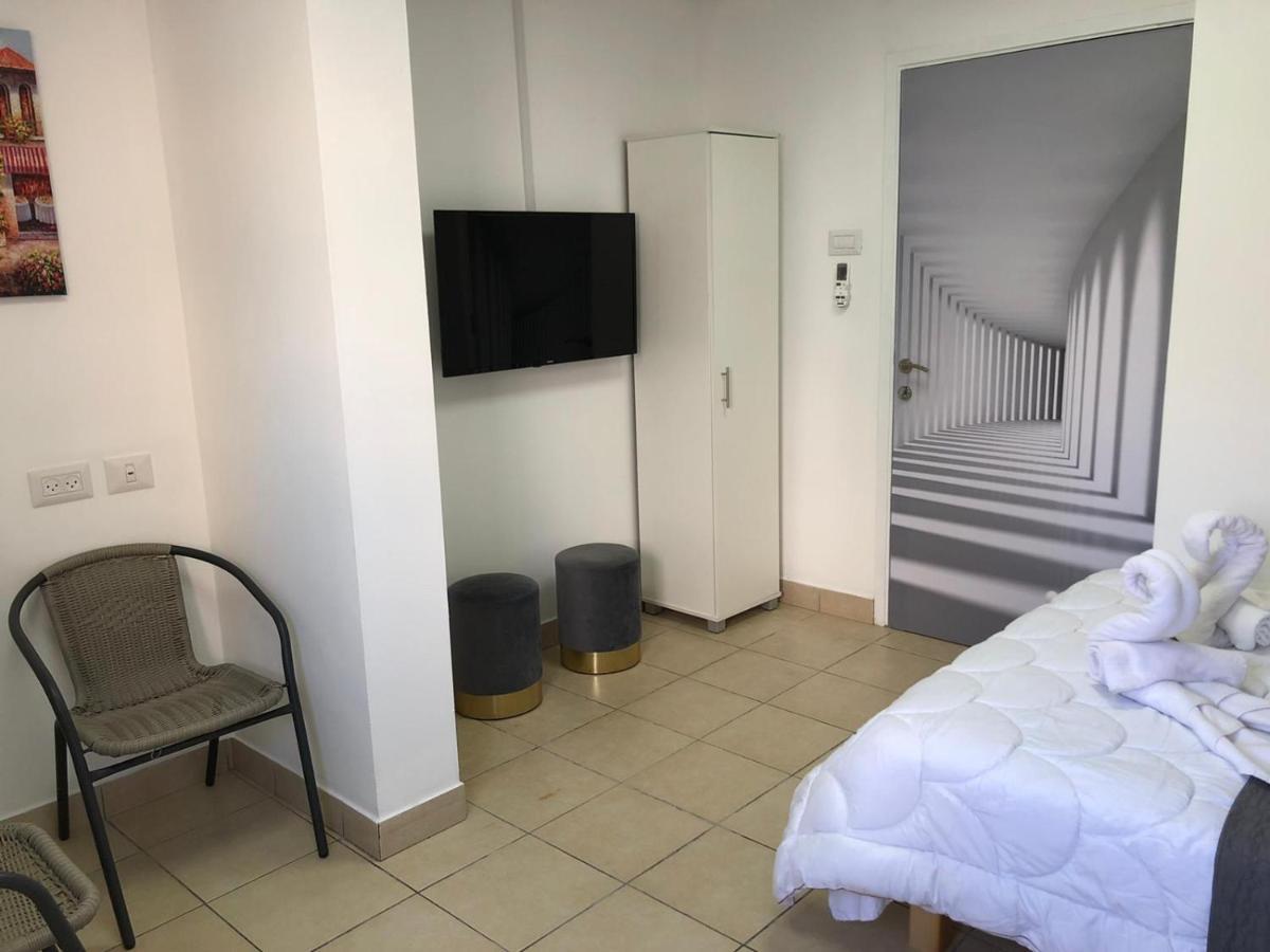 Hotel Room Service Bat Yam Εξωτερικό φωτογραφία