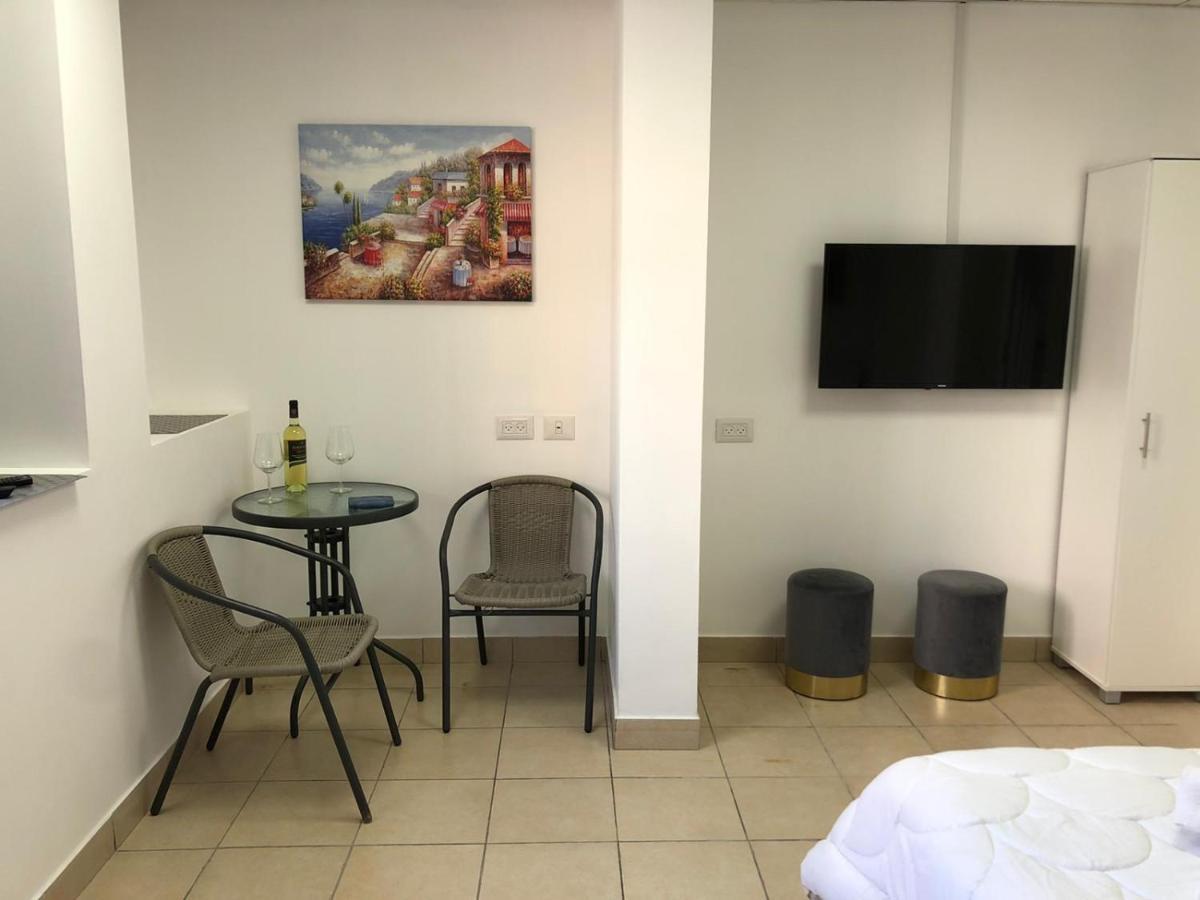 Hotel Room Service Bat Yam Εξωτερικό φωτογραφία