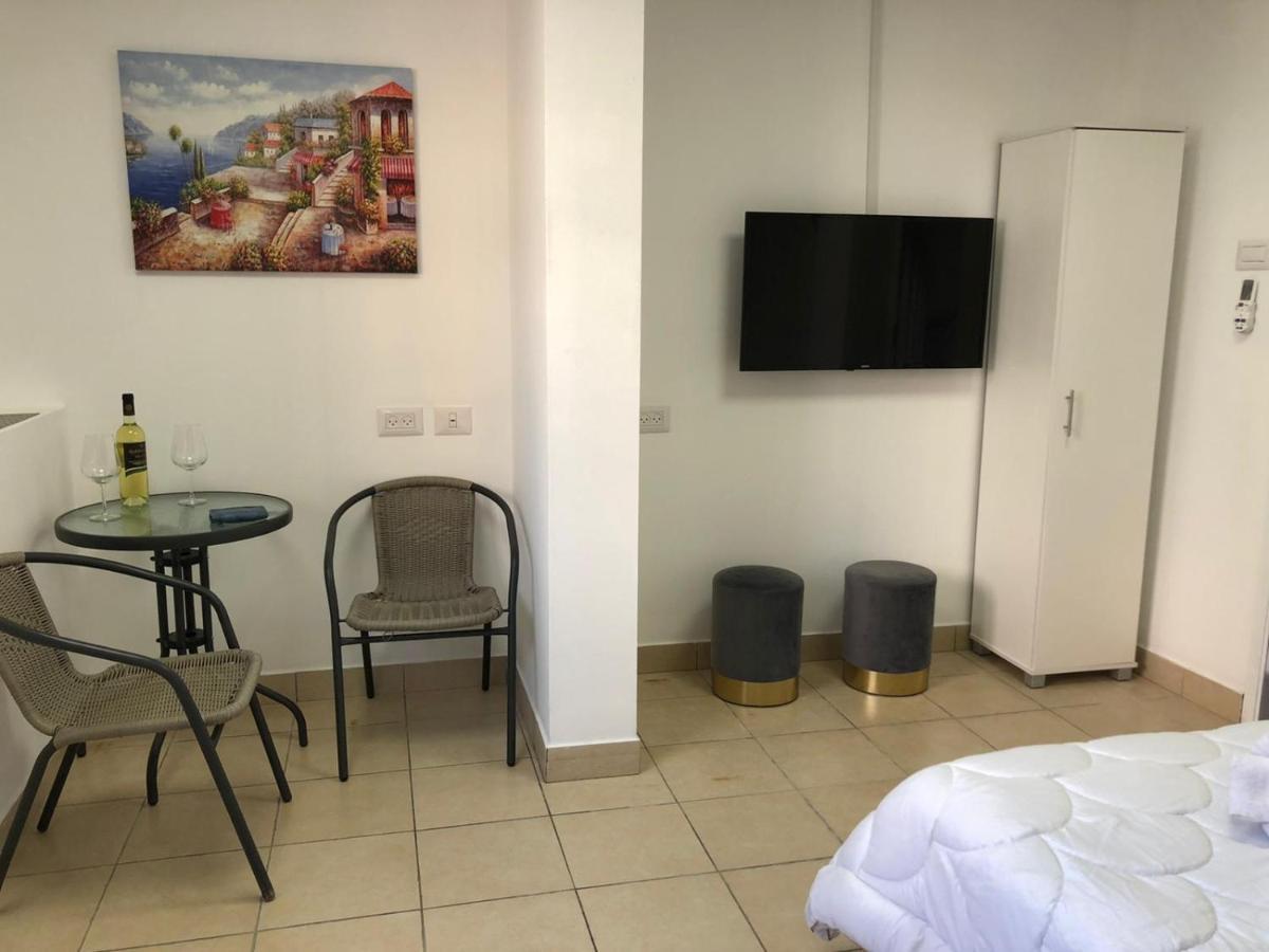 Hotel Room Service Bat Yam Εξωτερικό φωτογραφία